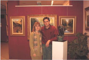 Enric Rubi junto a su esposa, en su estudio.