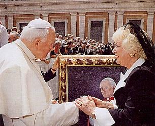 Su Santidad Juan Pablo II y Maruchi Ripoll